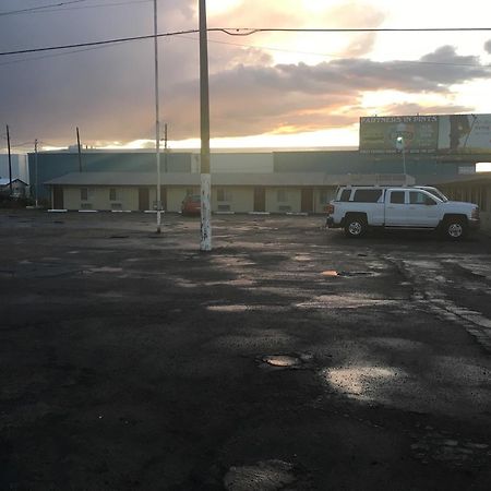 Oregon Trail Motel Ontario Exterior photo